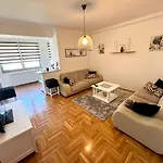 Modern & Complete 2Bdr Apartment With Free Parking