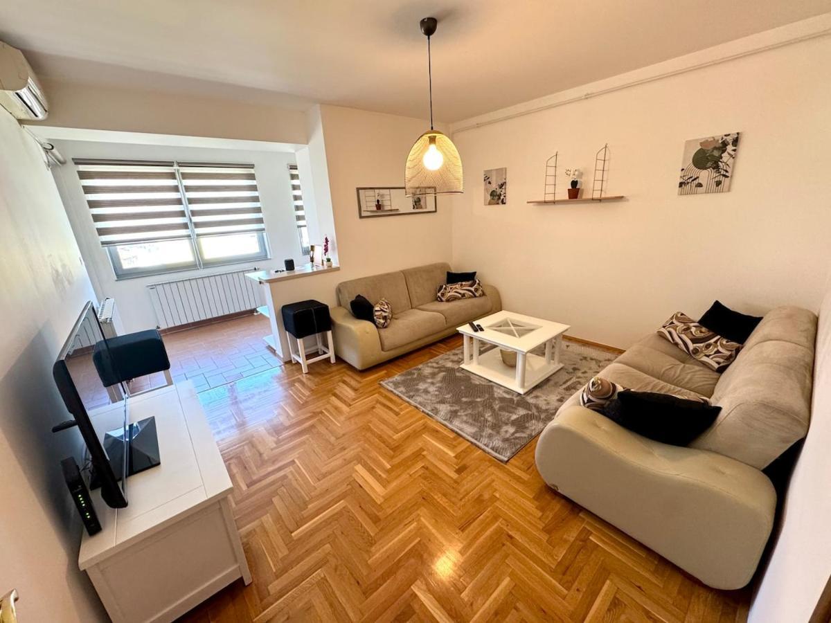 Modern & Complete 2bdr With Free Parking Apartment *