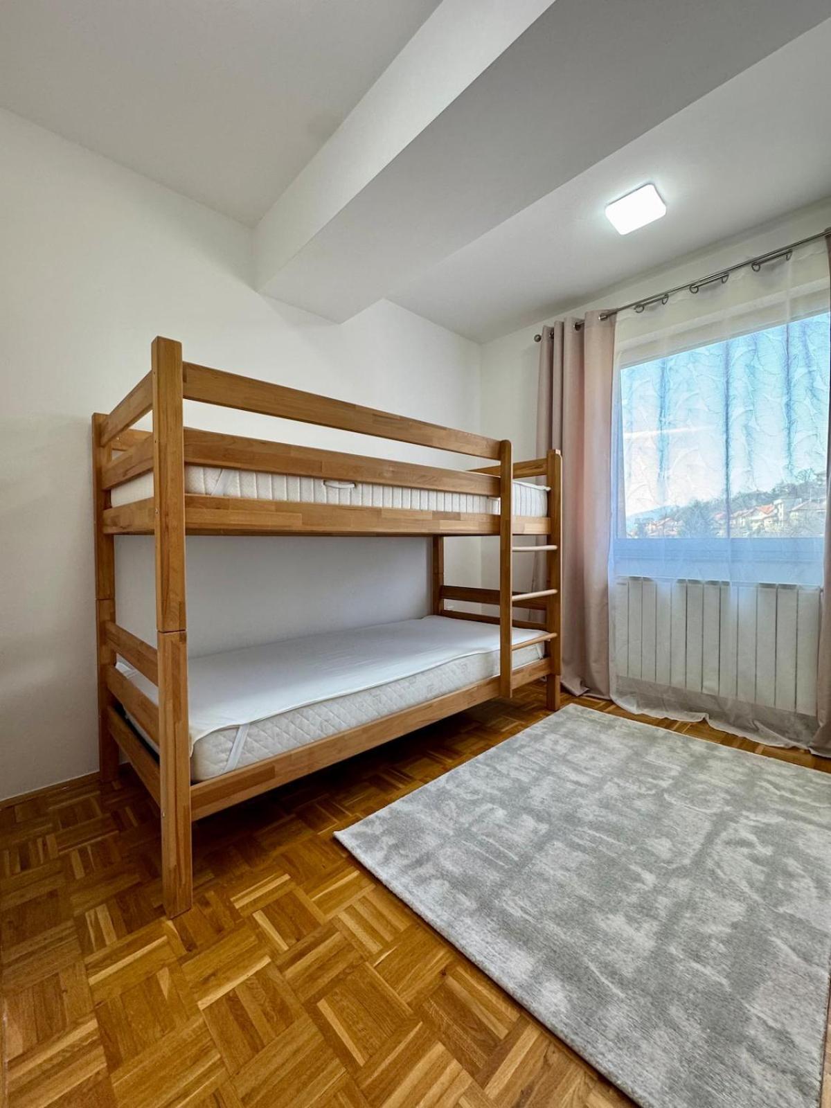 Modern & Complete 2bdr With Free Parking Apartment