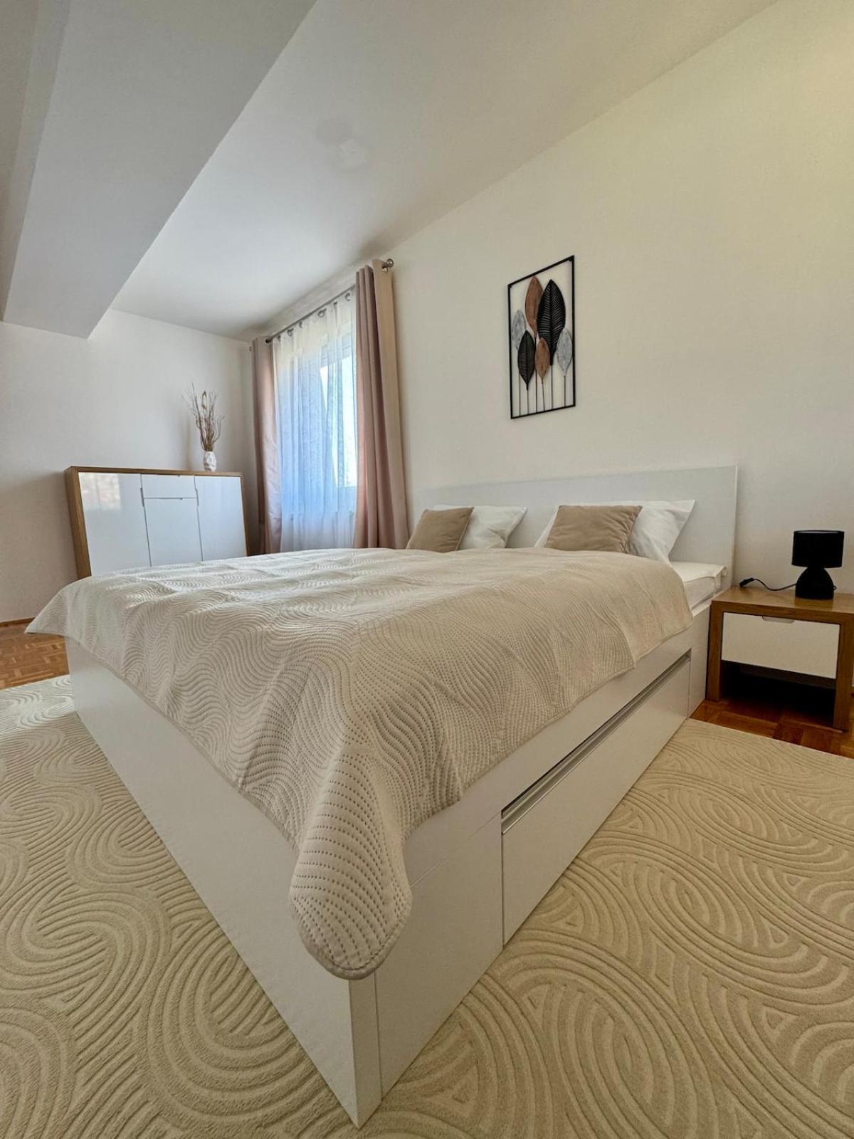 Apartment Modern & Complete 2bdr With Free Parking
